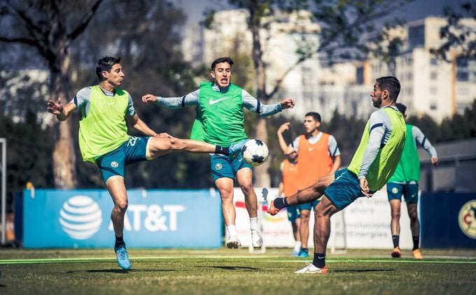 Jugadores del América en entrenamiento de este viernes