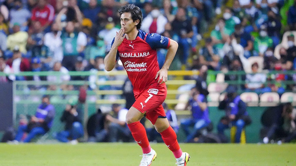 JJ Macías en partido con Chivas