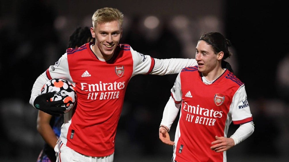 Marcelo Flores festejando gol con el Arsenal Sub-23 ante Tottenham