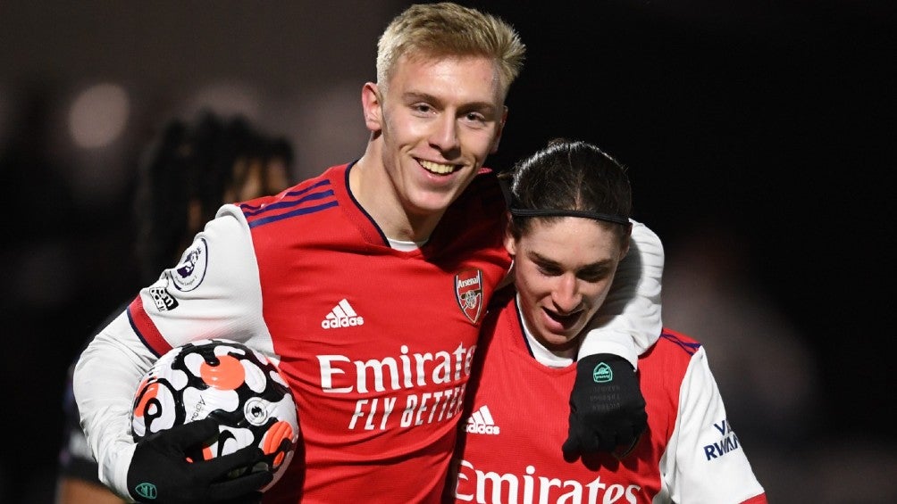 Marcelo Flores festejando gol con el Arsenal Sub-23 ante Tottenham