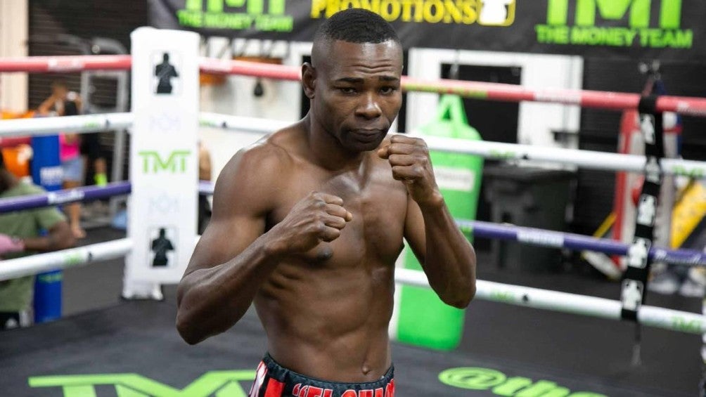 Guillermo Rigondeaux posa sobre el ring