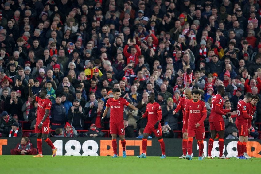 Jugadores de Liverpool celebrando el único tanto de la noche 