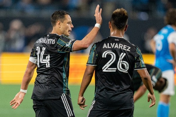 Chicharito y Efraín Álvarez con el Galaxy