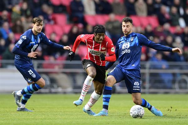 PSV vs Heracles en acción