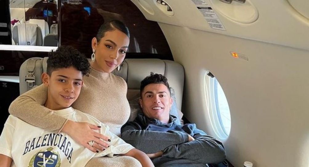 Cristiano Ronaldo y su familia en el avión privado