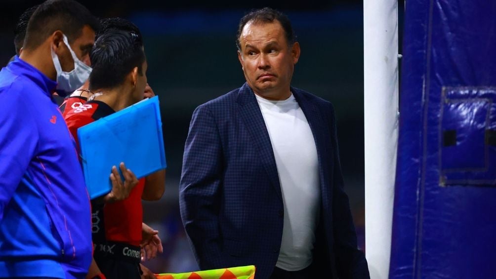 Reynoso en el partido con Cruz Azul