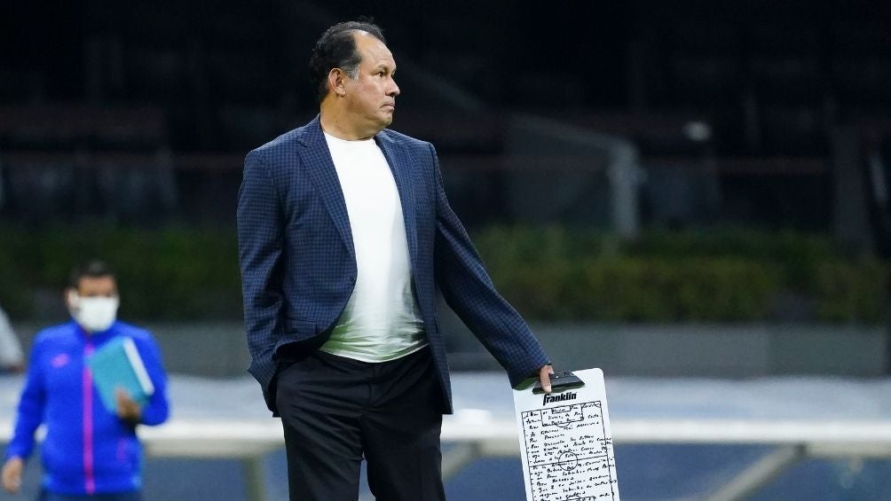 Reynoso en el partido con Cruz Azul