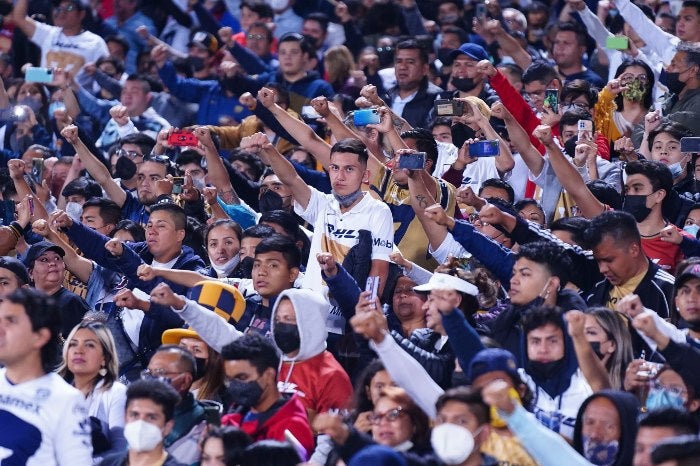 Afición de Pumas en CU