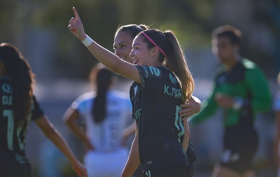 Katty Martínez celebra gol con América