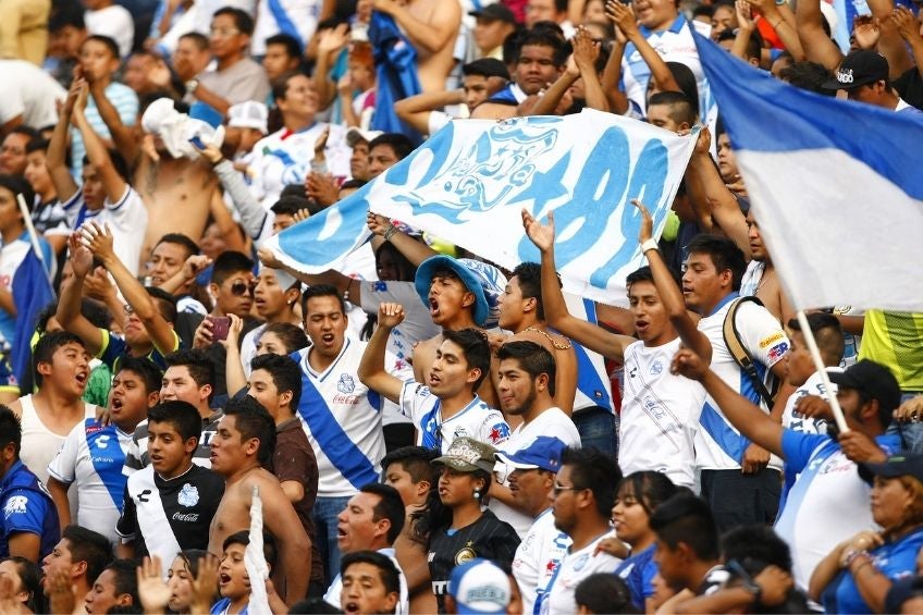 Afición del Puebla durante un partido