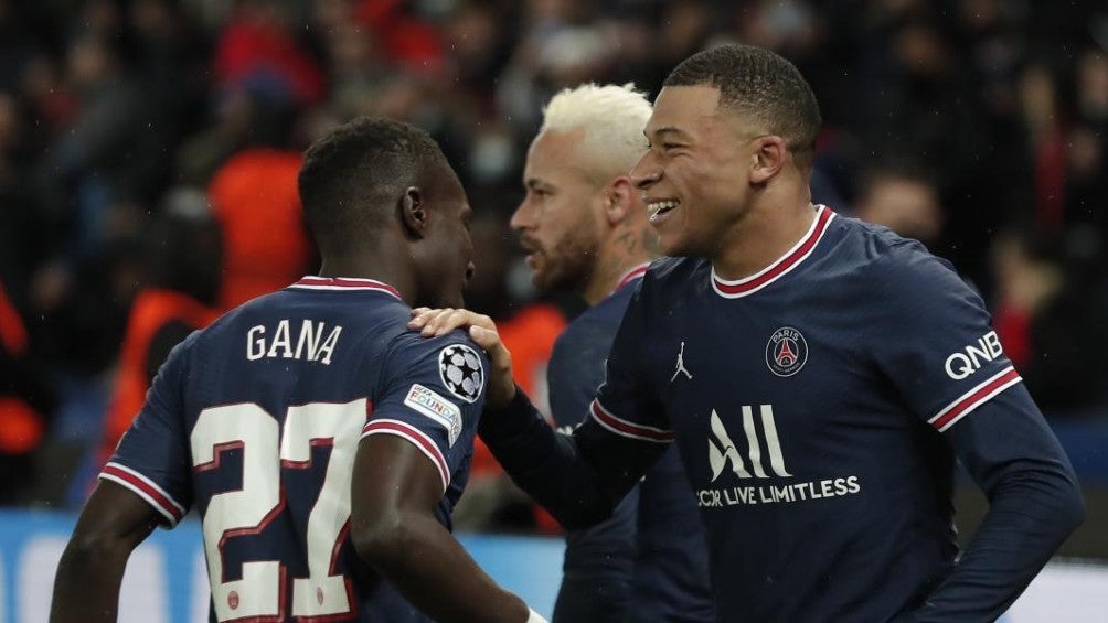 Gueye, Neymar y Mbappé festejando un gol con el PSG