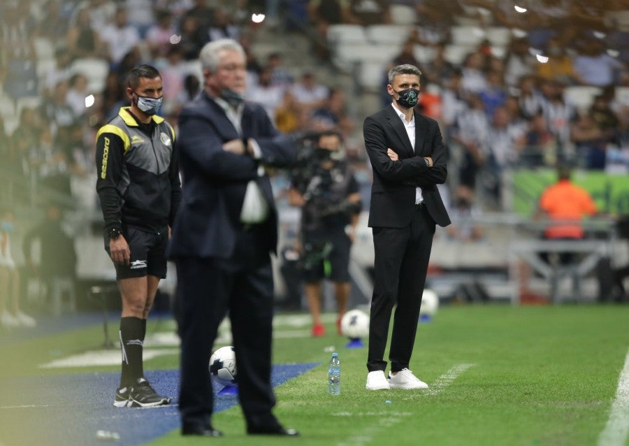 Fernando Ortiz durante un partido con América