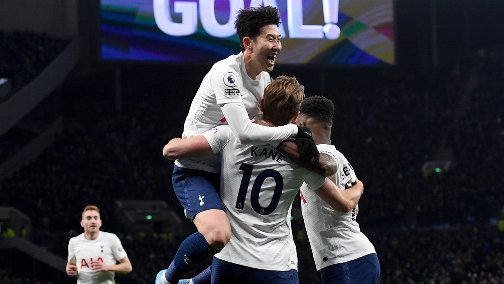 Jugadores del Tottenham festejan gol vs Everton