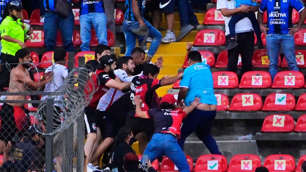 Trifulca en el Estadio Corregidora entre aficionados de Querétaro y Atlas