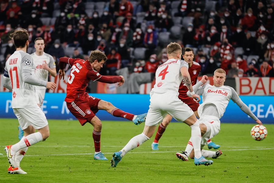 Müller dispara a puerta