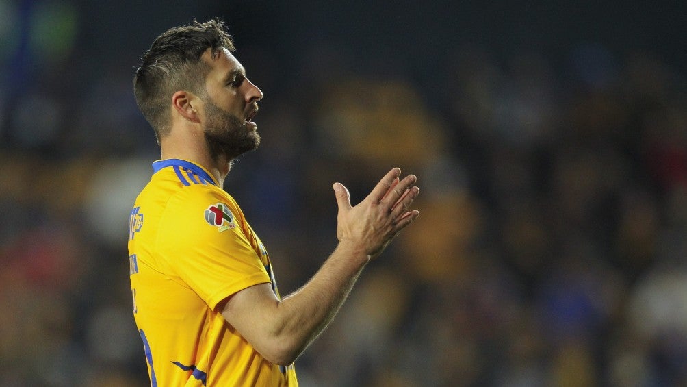 André-Pierre Gignac durante un partido con Tigres