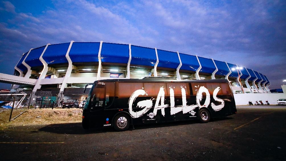 El equipo del Querétaro llegando al Estadio Corregidora