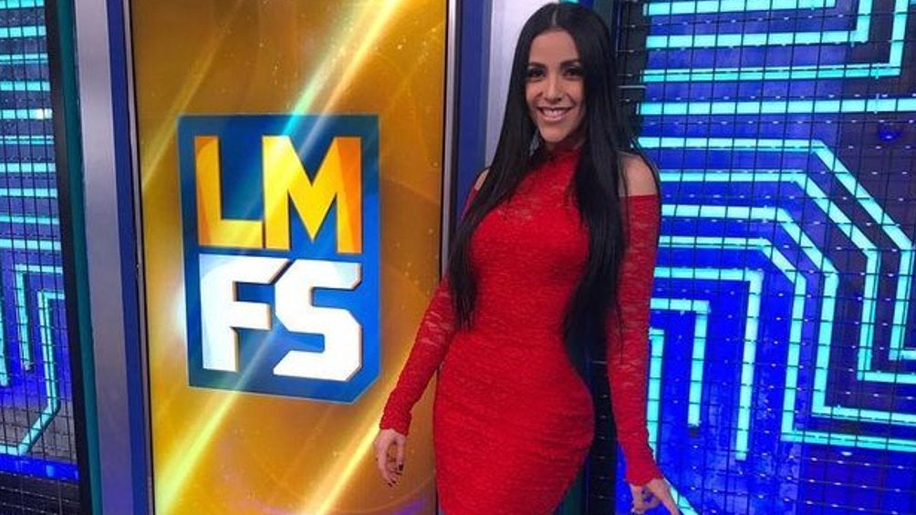 Rossana Salgado conduciendo programa en Fox Sports