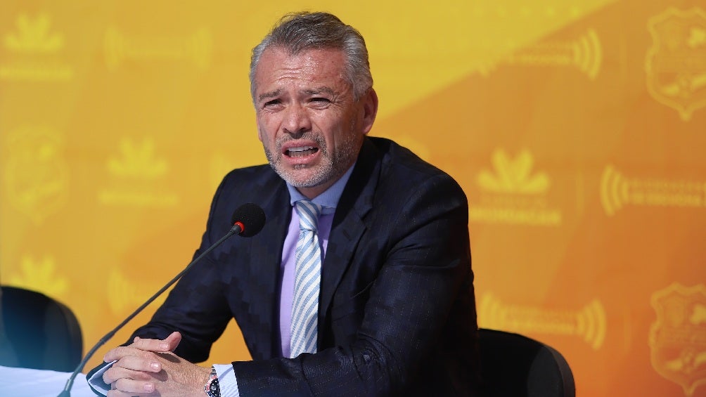 José Luis Higuera en conferencia de prensa con Club Atlético Morelia 