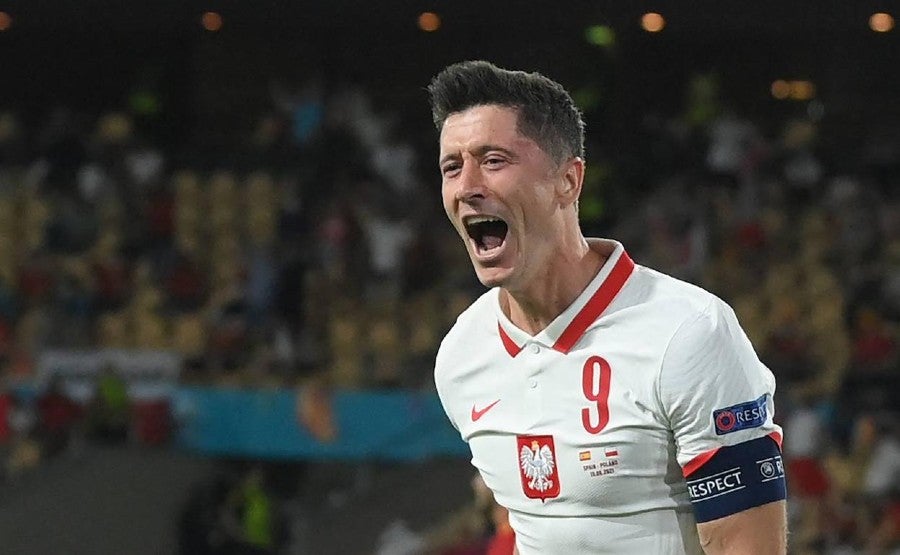 Lewandowski celebrando un gol con Polonia