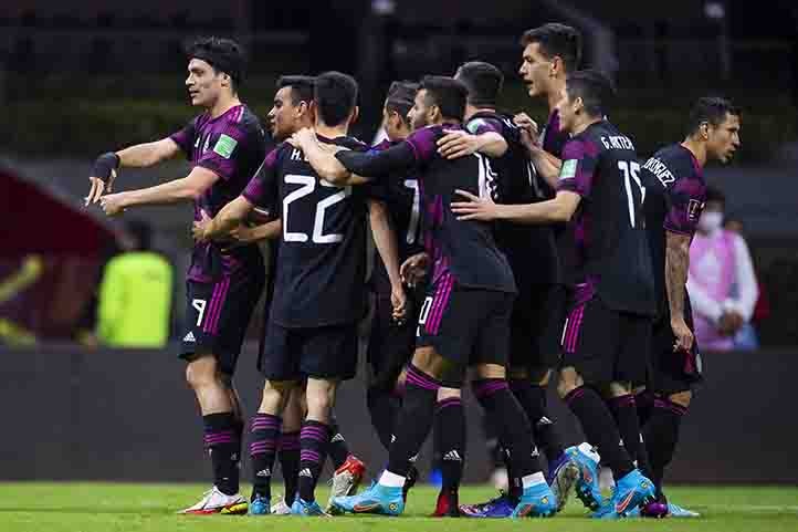 Selección Mexicana festejando un gol 