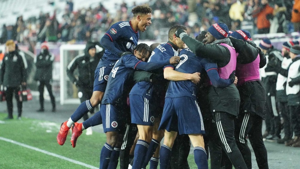 New England Revolution celebra anotación ante Pumas