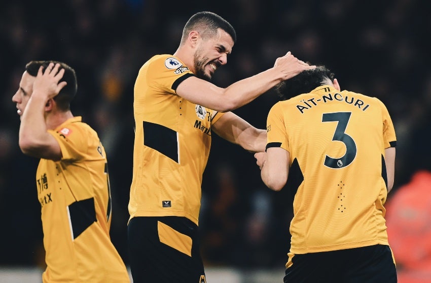 Jugadores del Wolverhampton celebrando un gol a favor