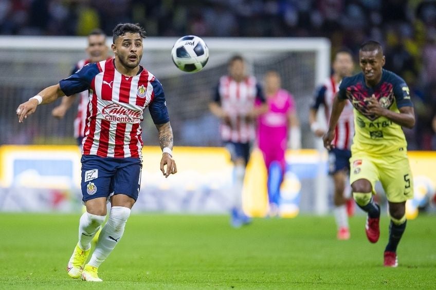 Alexis Vega durante un partido contra América