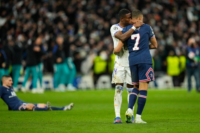 Mbappé y Alaba tras la remontada del Madrid vs PSG 