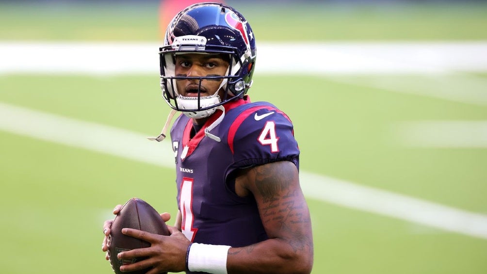 Deshaun Watson jugando partido de la NFL con los Houston Texans