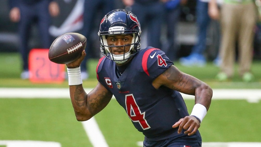 Deshaun Watson jugando partido de la NFL con los Houston Texans