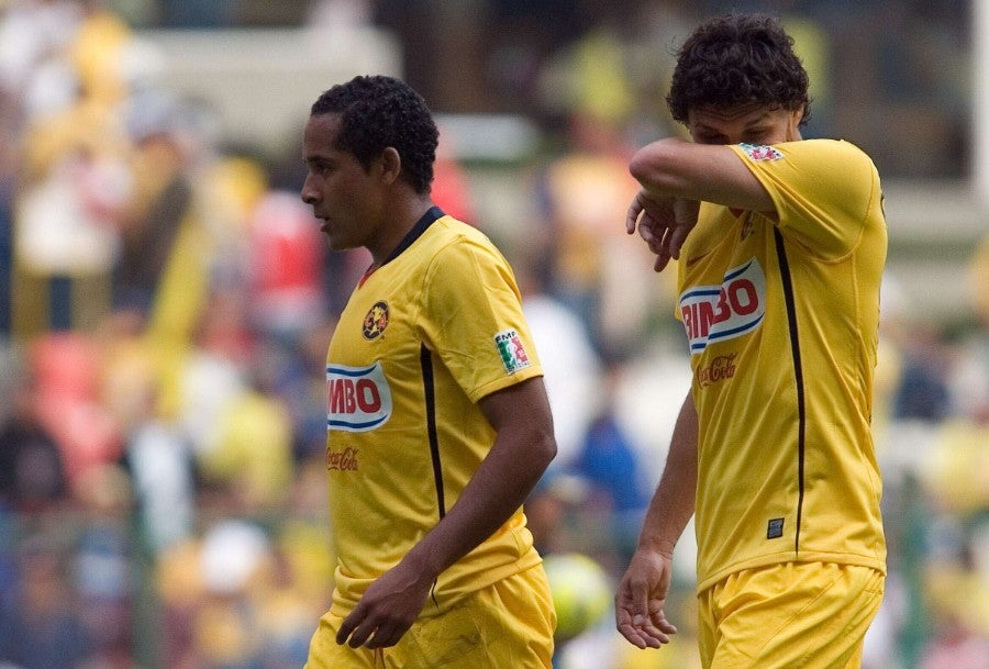 Ortiz con Jean Beausejour tras derrota del América