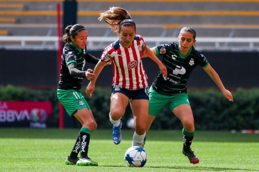 Rubí Soto durante un partido de Chivas