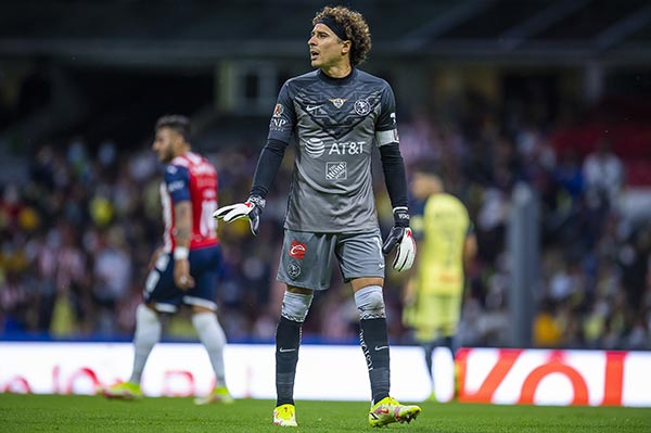 Memo Ochoa en un América vs Chivas