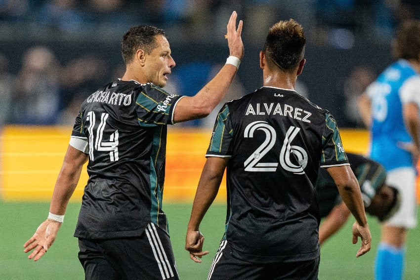 Javier Hernández celebrando su gol con LA Galaxy