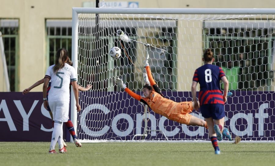 Talia DellaPeruta marca desde los once pasos