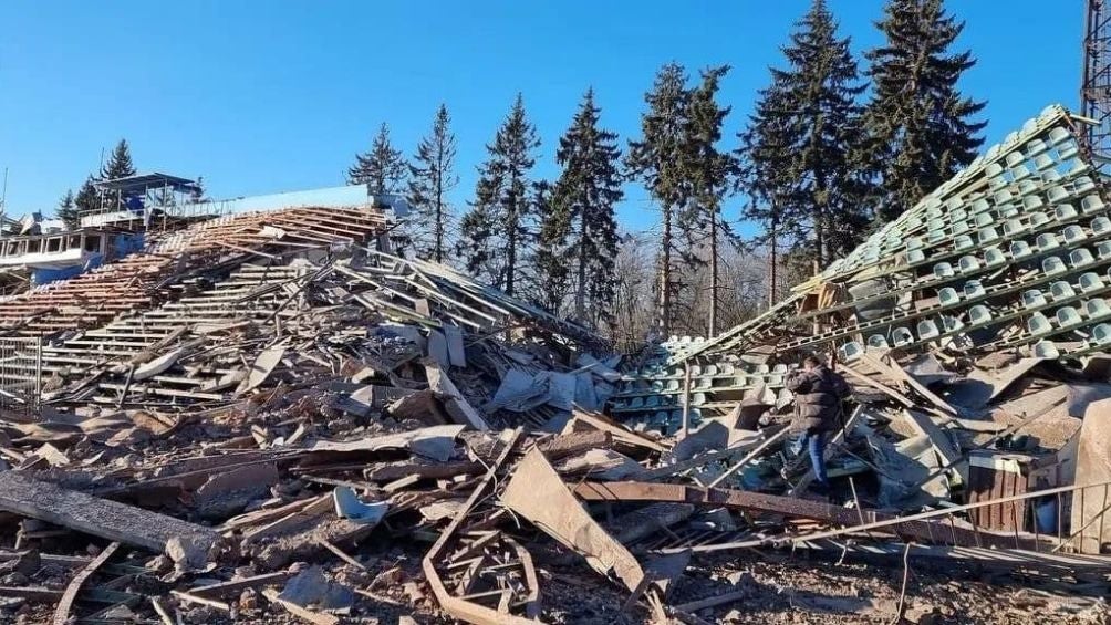 El Estadio Yuri Gagarin tras los bombardeos 