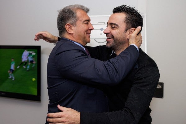 Joan Laporta y Xavi Hernández