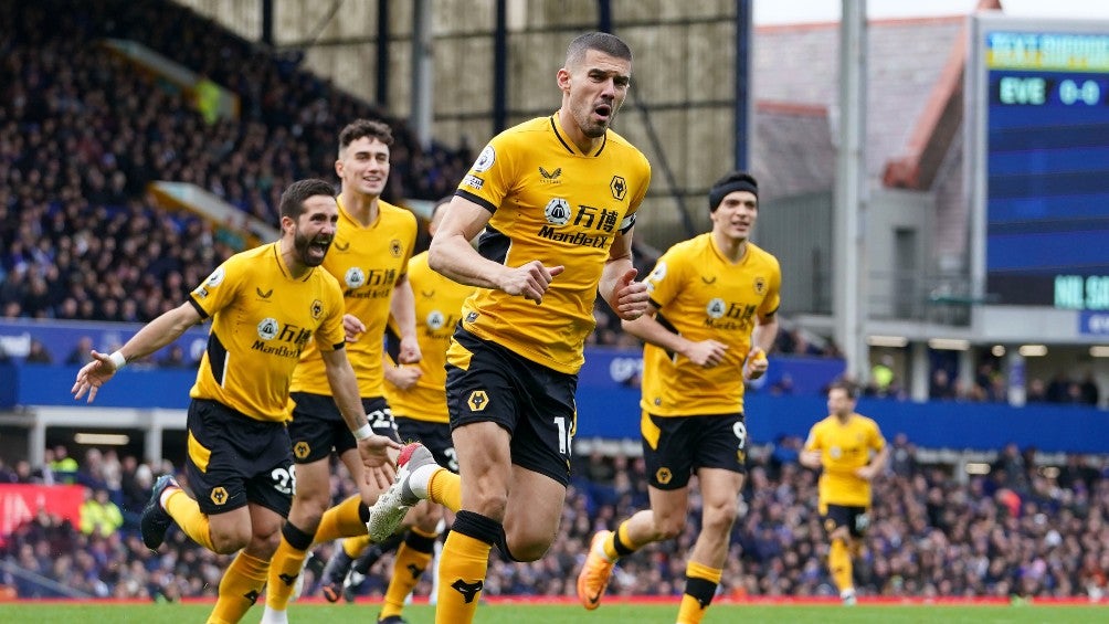 Jugadores de Wolves festejando gol vs Everton