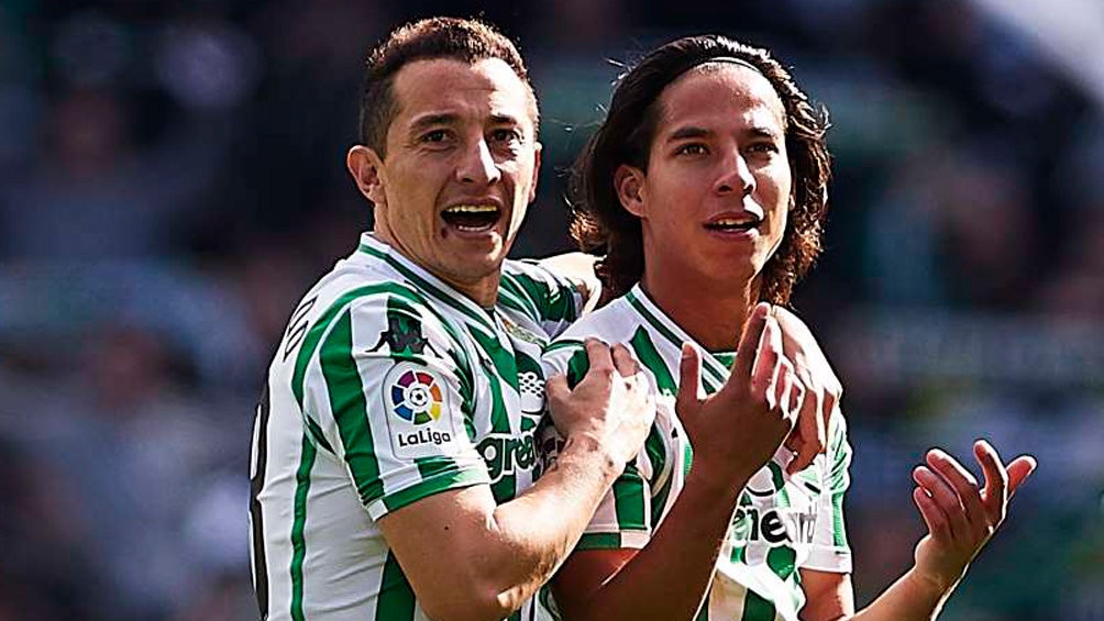 Guardado y Lainez en festejo