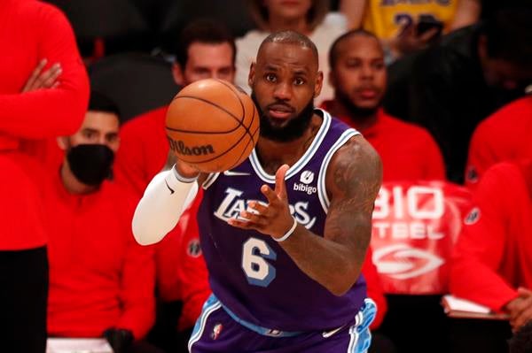 LeBron James en acción con Los Angeles Lakers