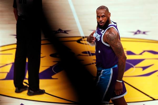 LeBron James en acción con Los Angeles Lakers