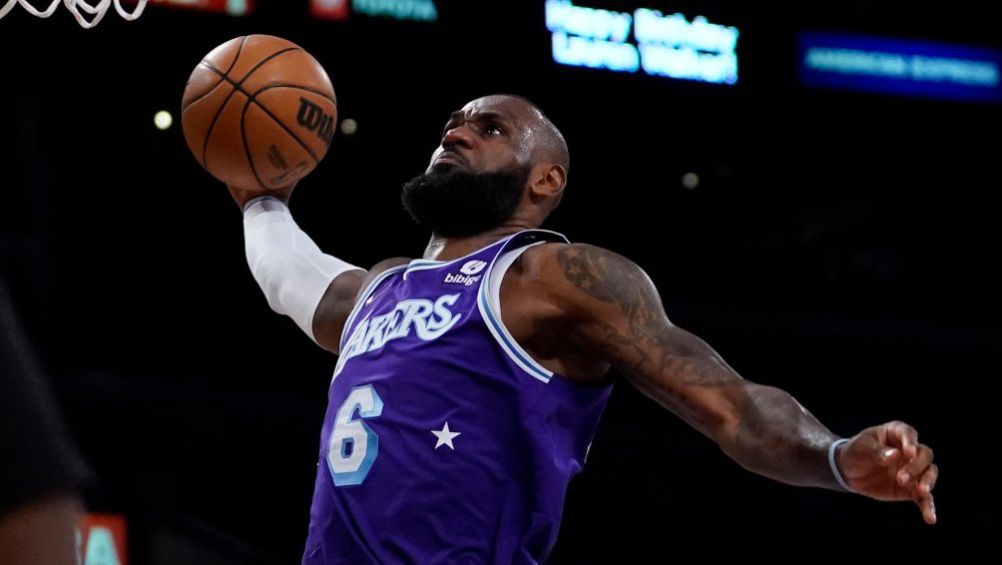 LeBron James en acción con Los Angeles Lakers