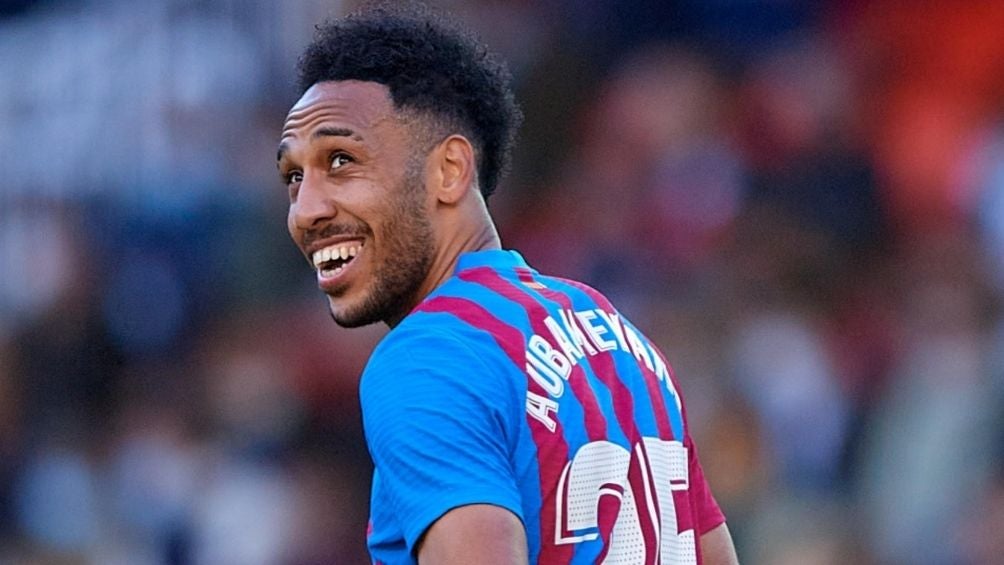 Aubameyang en juego con el Barca