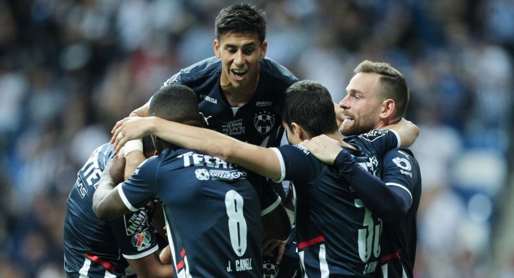 Jugadores de Rayados festejando un gol