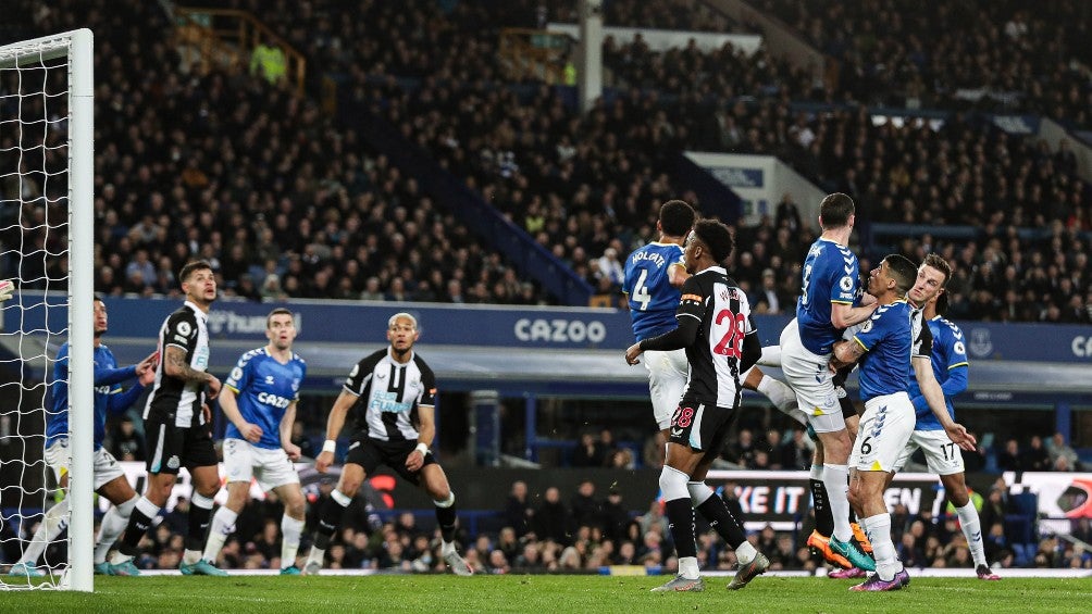 Everton frente a Newcastle en acción