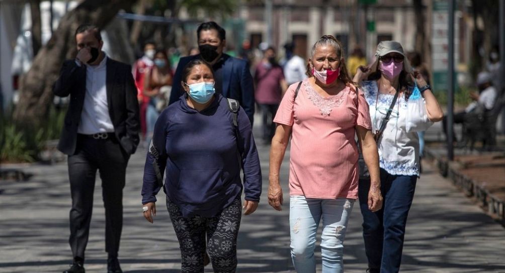 Personas caminando por la CDMX