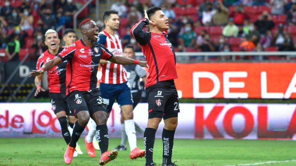 Aldo Rocha festeja gol con Atlas