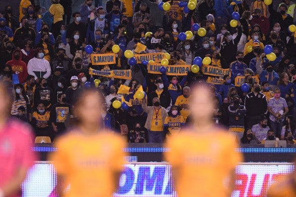 Afición de Tigres en El Volcán