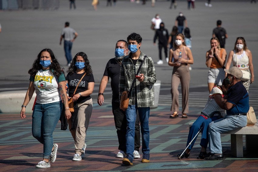 Personas con cubrebocas en el Zócalo 